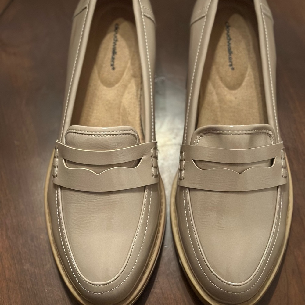 Cream Color paten leather Size 11 wide width loafers